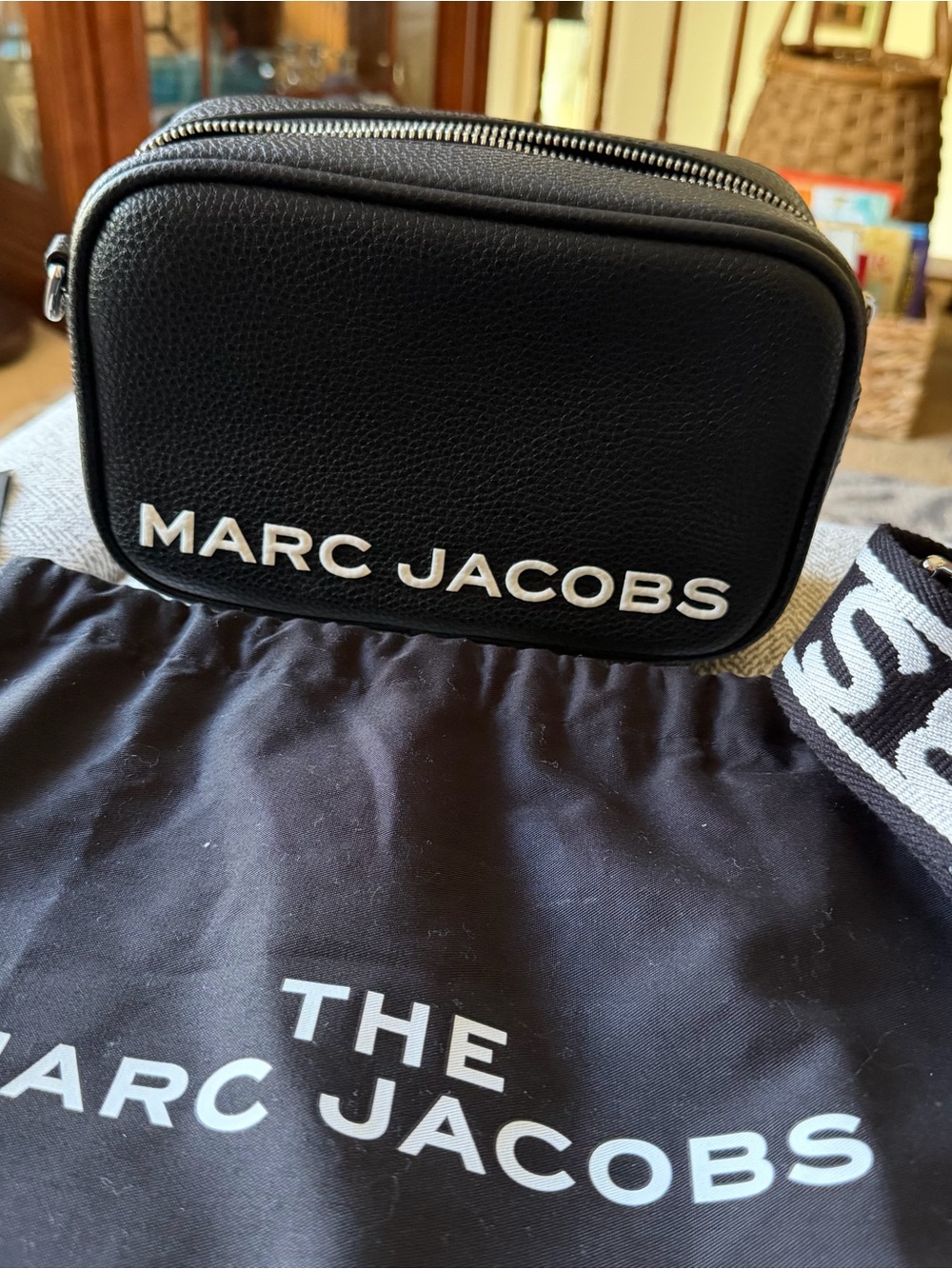 Marc Jacobs Black Leather Logo Camera Crossbody with Branded Strap - Picture 4 of 5
